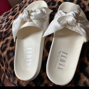 Fenty bow slides